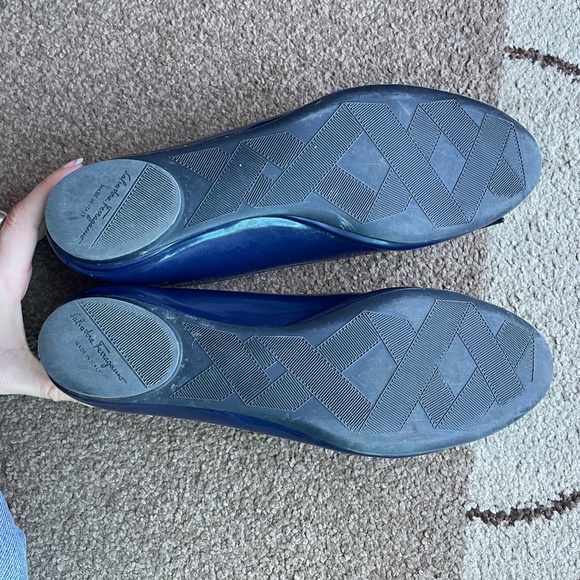Salvatore Ferragamo Varina Royal Blue Patent Ballet Flats 10 - Picture 5 of 10
